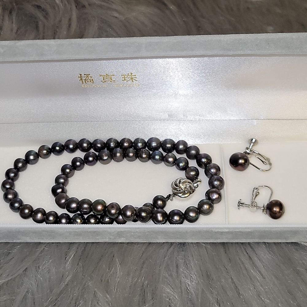 Vintage Black Tahitian pearl necklace and earrings set